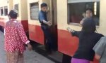 Zug fahren nonstop in Burma